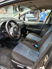 Toyota Yaris 2015-thumb-3