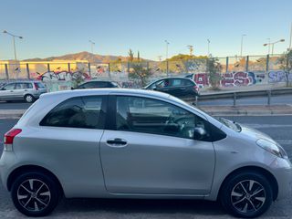 Toyota Yaris 2011 1.0 VVTI-thumb-4