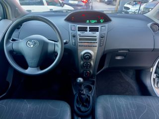 Toyota Yaris 2011 1.0 VVTI-thumb-10