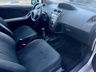 Toyota Yaris 2011 1.0 VVTI-thumb-11