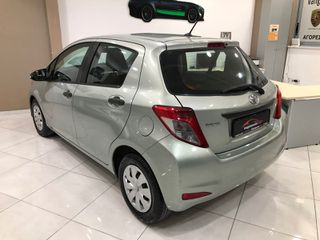 Toyota Yaris 2012-thumb-3