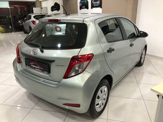 Toyota Yaris 2012-thumb-6