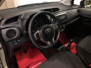 Toyota Yaris 2012-thumb-12