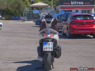 Piaggio Beverly 300i 2011 e-thumb-5