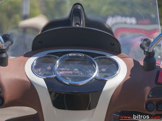 Piaggio Beverly 300i 2011 e-thumb-18