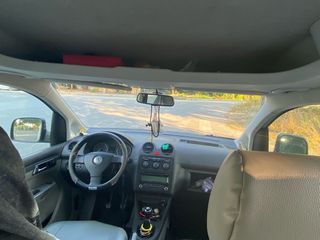 Volkswagen Caddy 2010-thumb-10