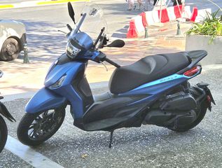 Piaggio Beverly 400 2025 Hpe-thumb-1