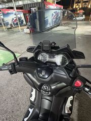 Yamaha XMAX 300 2023 Blue core-thumb-1