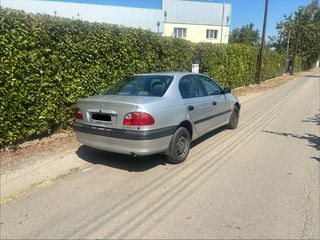 Toyota Avensis 2000-thumb-2