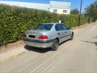 Toyota Avensis 2000-thumb-3