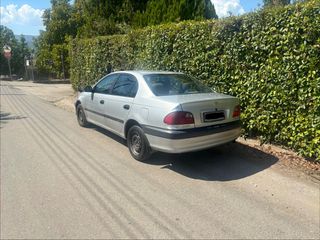 Toyota Avensis 2000-thumb-4
