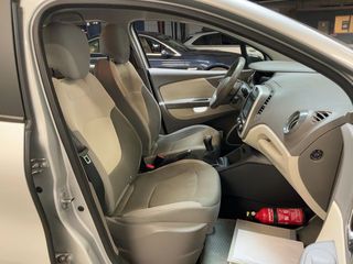 Renault Captur 2015 1.5 dCi 90 - Expression - Μοναδικό Ανοικτόχρωμο Σαλόνι!-thumb-4