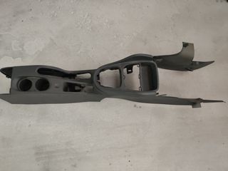 Κονσόλα δαπέδου seat leon 2009 μοντέλο και τα πλαστικά της ταζιέρας πισω