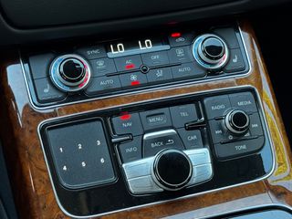 Audi A8 2011-thumb-30