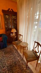 Σετ δύο καρέκλες με μαρμάρινο τραπεζακι