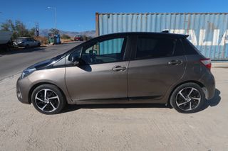 Toyota Yaris 2019-thumb-6