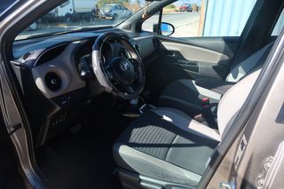Toyota Yaris 2019-thumb-8