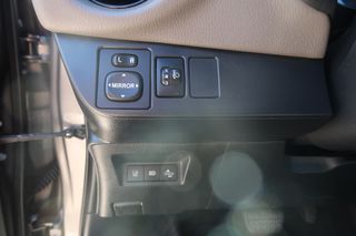 Toyota Yaris 2019-thumb-10