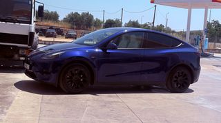 Tesla Model Y 2025-thumb-1