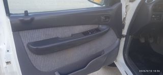 Mazda B 2500 2003-thumb-17