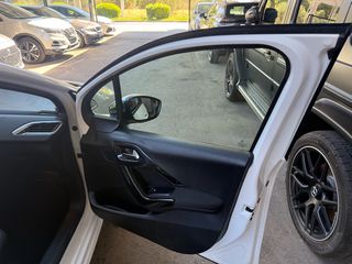 Peugeot 208 2018 1.2 pure tech Allure-thumb-12