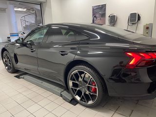 Audi RS e-tron GT 2026 RS e-tron GT performance 843 hp-thumb-12