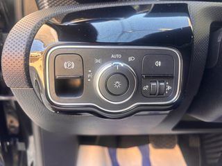 Mercedes-Benz A 180 2018 d  PROGRESSIVE 7G-DCT-thumb-40