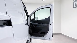 Opel Combo 2026 CARGO 1.5 DIESEL 102 L2H1 3 SEATS/OPEL BESIKOS-thumb-25