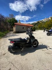 Piaggio Beverly 400 2023 HPE DEEP BLACK-thumb-1