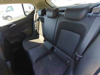 Opel Astra 2016-thumb-18