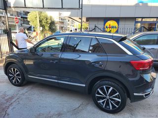 Volkswagen T-Roc 2018-thumb-4