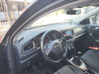 Volkswagen T-Roc 2018-thumb-8