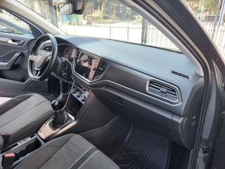Volkswagen T-Roc 2018-thumb-11