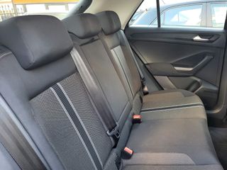 Volkswagen T-Roc 2018-thumb-12