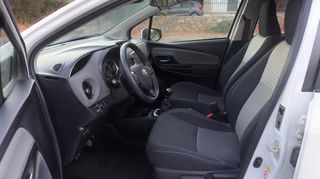 Toyota Yaris 2019-thumb-5