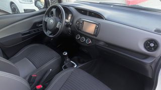 Toyota Yaris 2019-thumb-9