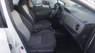 Toyota Yaris 2019-thumb-10