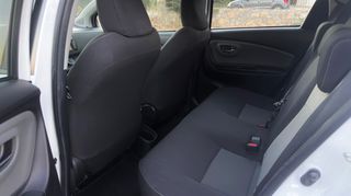 Toyota Yaris 2019-thumb-11