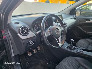 Mercedes-Benz B 180 2014-thumb-10