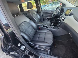 Mercedes-Benz B 180 2014-thumb-22