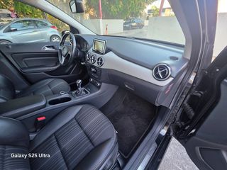 Mercedes-Benz B 180 2014-thumb-23