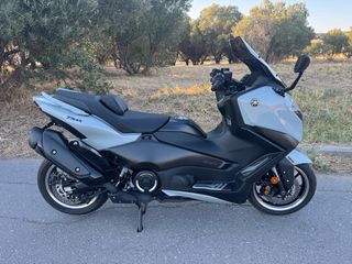 Yamaha TMAX 560 Tech Max 2025 Tmax 560 tech Max 2025