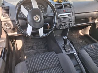 Volkswagen Polo 2009-thumb-3