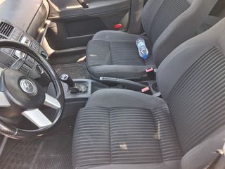 Volkswagen Polo 2009-thumb-4