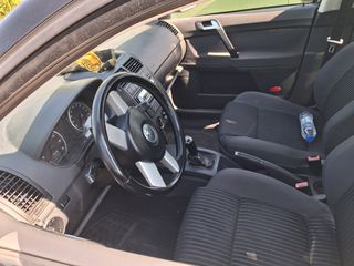 Volkswagen Polo 2009-thumb-7