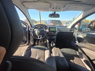 Peugeot 2008 2016-thumb-8