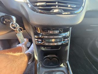 Peugeot 2008 2016-thumb-11