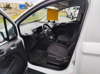 Ford Tourneo Courier 2018-thumb-4