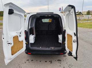 Ford Tourneo Courier 2018-thumb-15