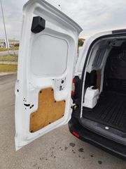 Ford Tourneo Courier 2018-thumb-16